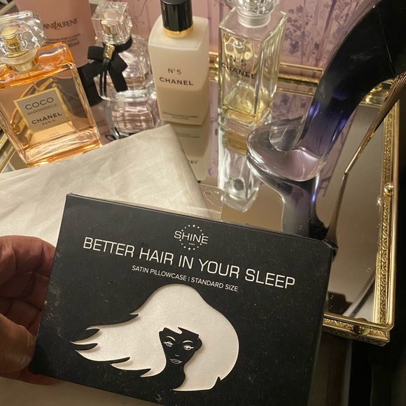 SHINE by Night: Satin Beauty Pillowcase (2 for 1) - Picture 3 of 8